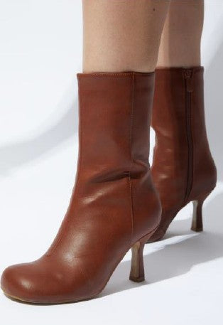 Rich babe boots